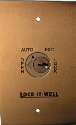 PZ11R LOCK IT WELL STAINLESS WALL PLATE FOR R SERIES KEY SWITCH 115Hx75W (MM)